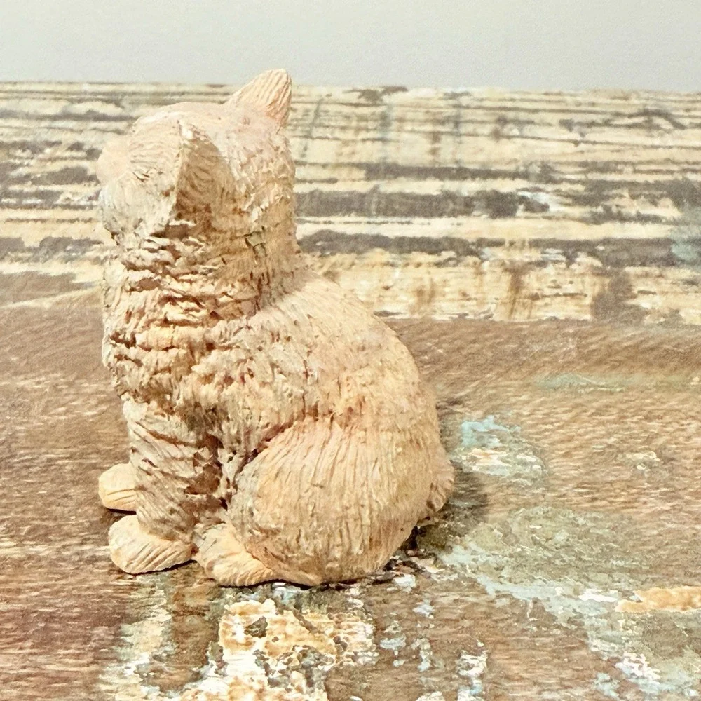 Russ Berrie & Company Vintage Tan Cat Kitten Feline Green Eyes Resin‎  Figurine